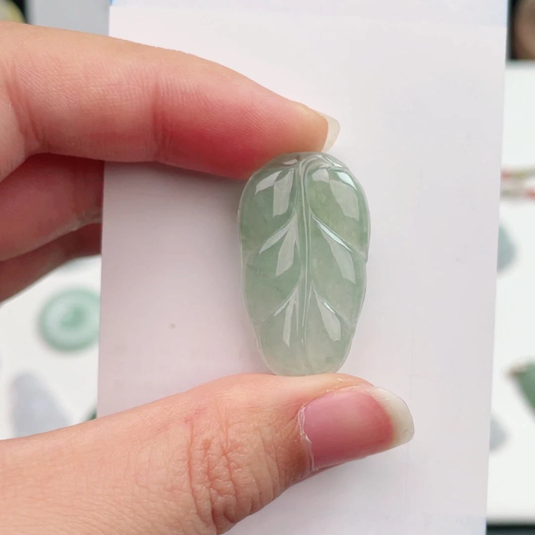 翡翠未镶嵌颈饰叶子