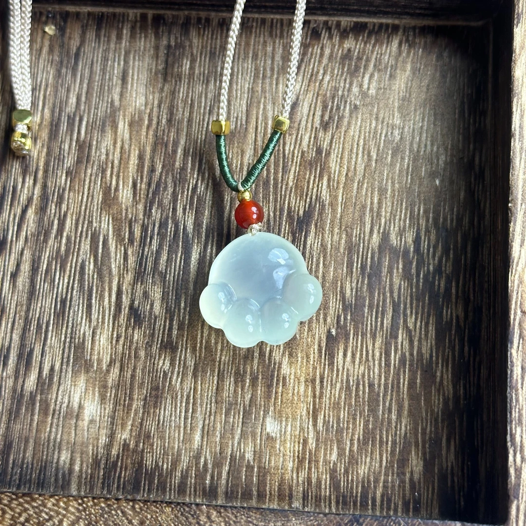 纯天然岫玉猫抓吊坠精致可爱时尚款