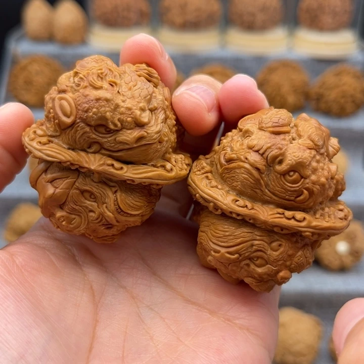 新***厂核桃把件有点色差