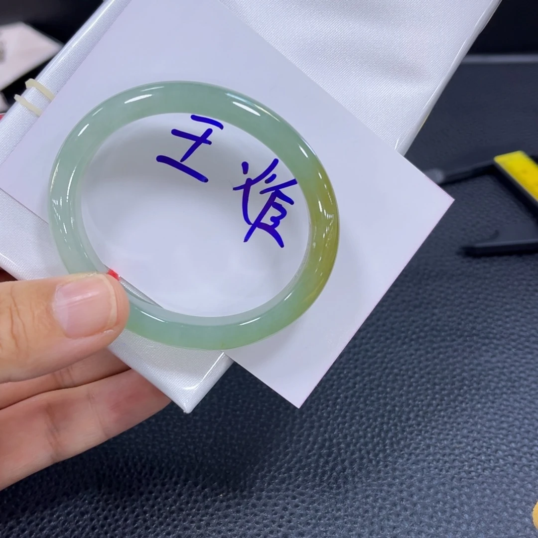 翡翠未镶嵌手镯手镯