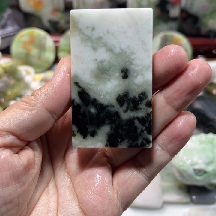 独山玉未镶嵌颈饰