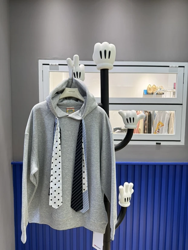 4720BOHAN秀秀家2025春季新品领带猫咪连帽大版卫衣休闲上衣