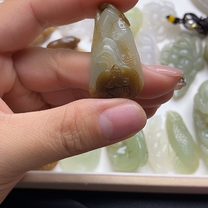 颈饰未镶嵌和田玉
