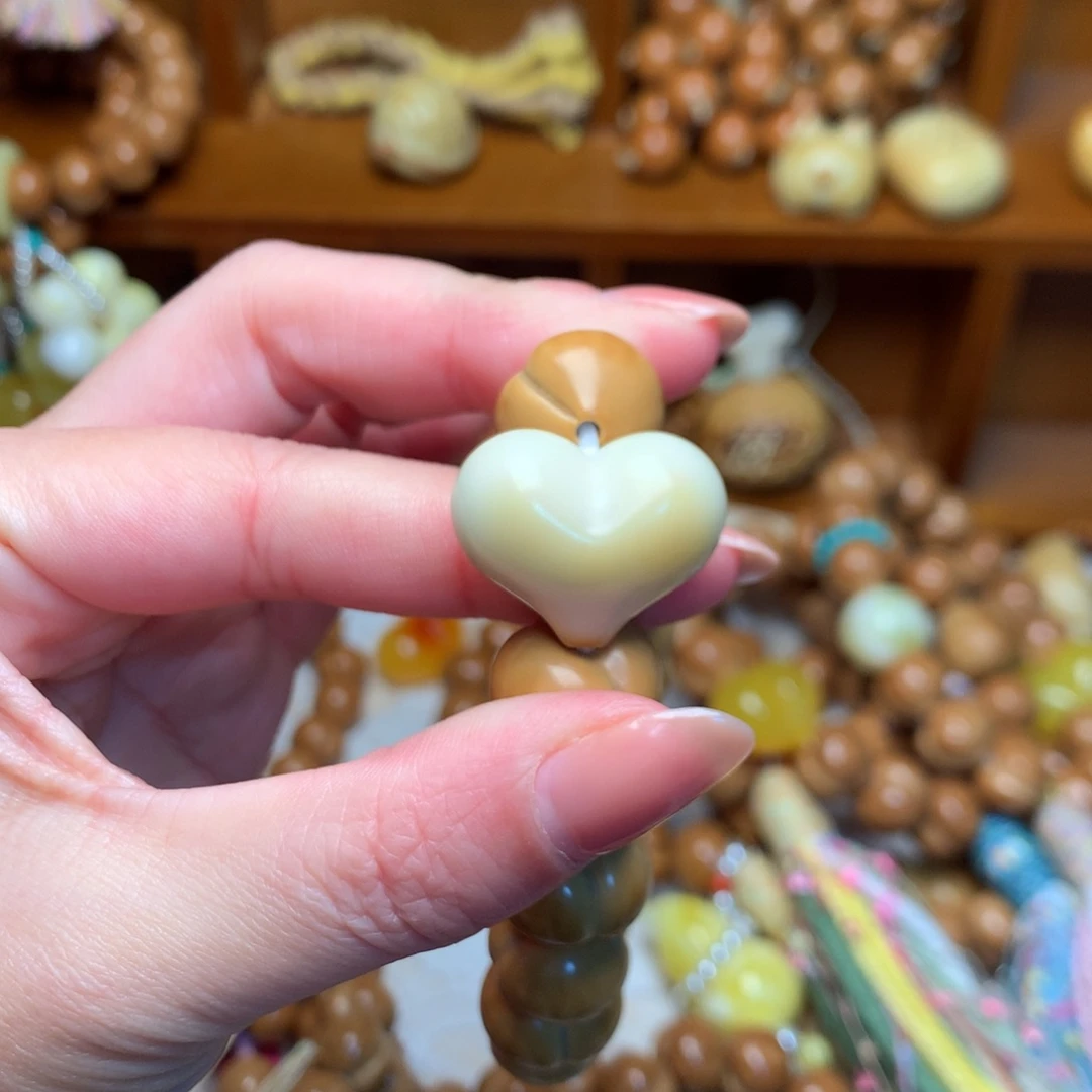 9***头猴头核桃吊坠白色爱心