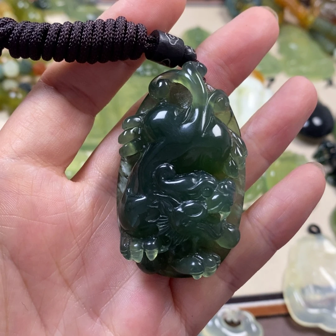 蛇纹石玉未镶嵌颈饰