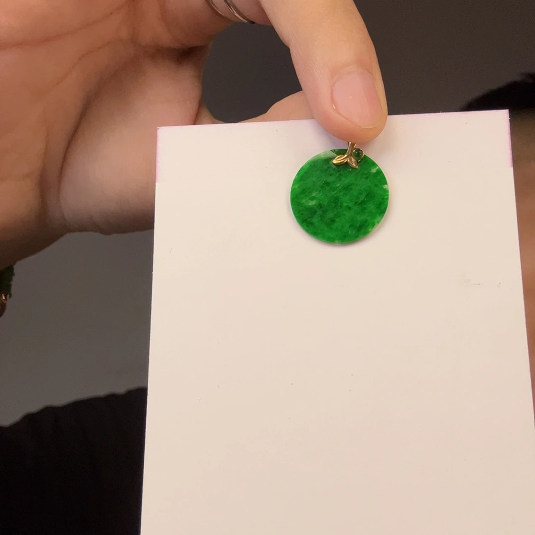 颈饰18K金镶嵌翡翠一件