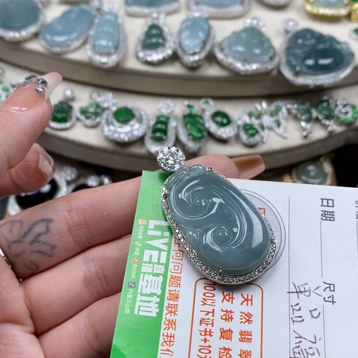 翡翠颈饰未镶嵌翡翠