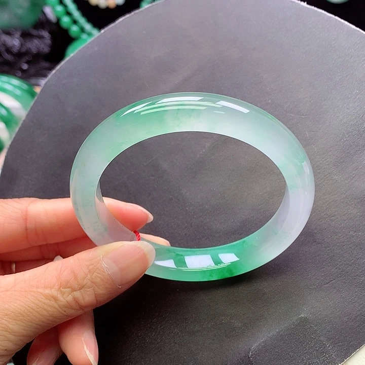 未镶嵌手镯石英质玉