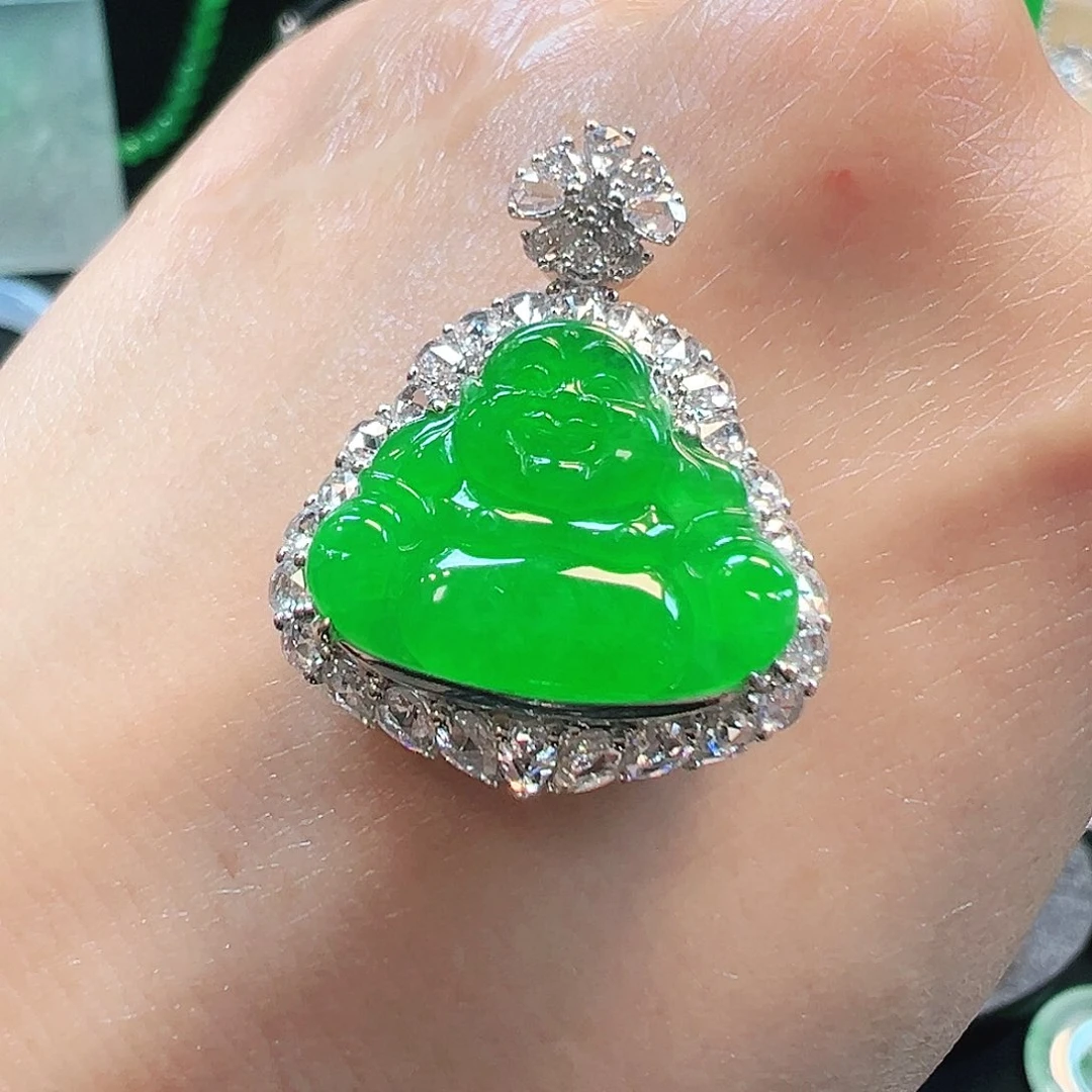 颈饰18K金镶嵌翡翠吊坠