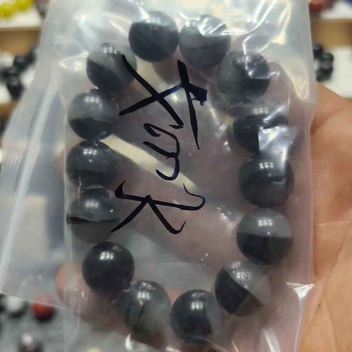 石英岩玉手链未镶嵌淡*水