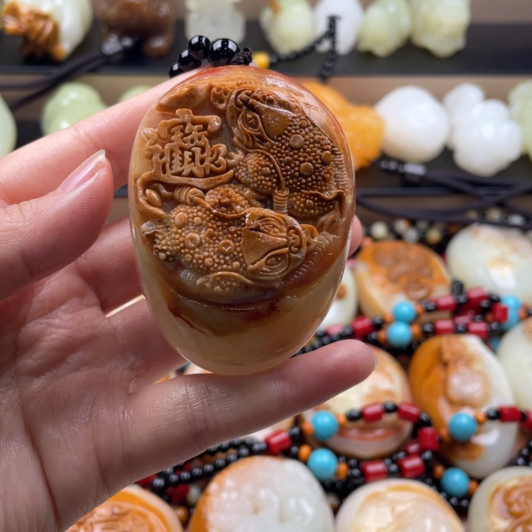 红***缘石材天然古青石手把件