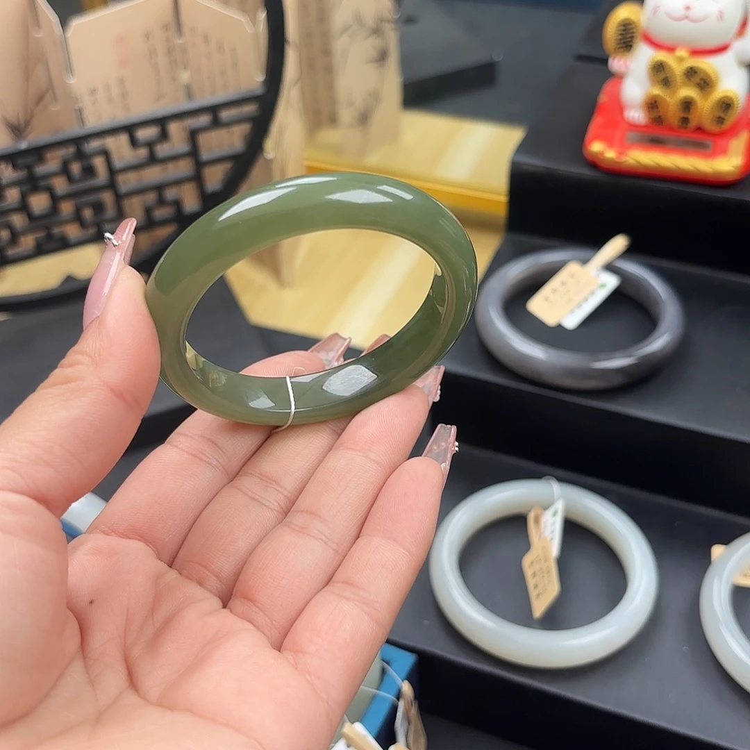 和田玉（糖玉）未镶嵌手镯