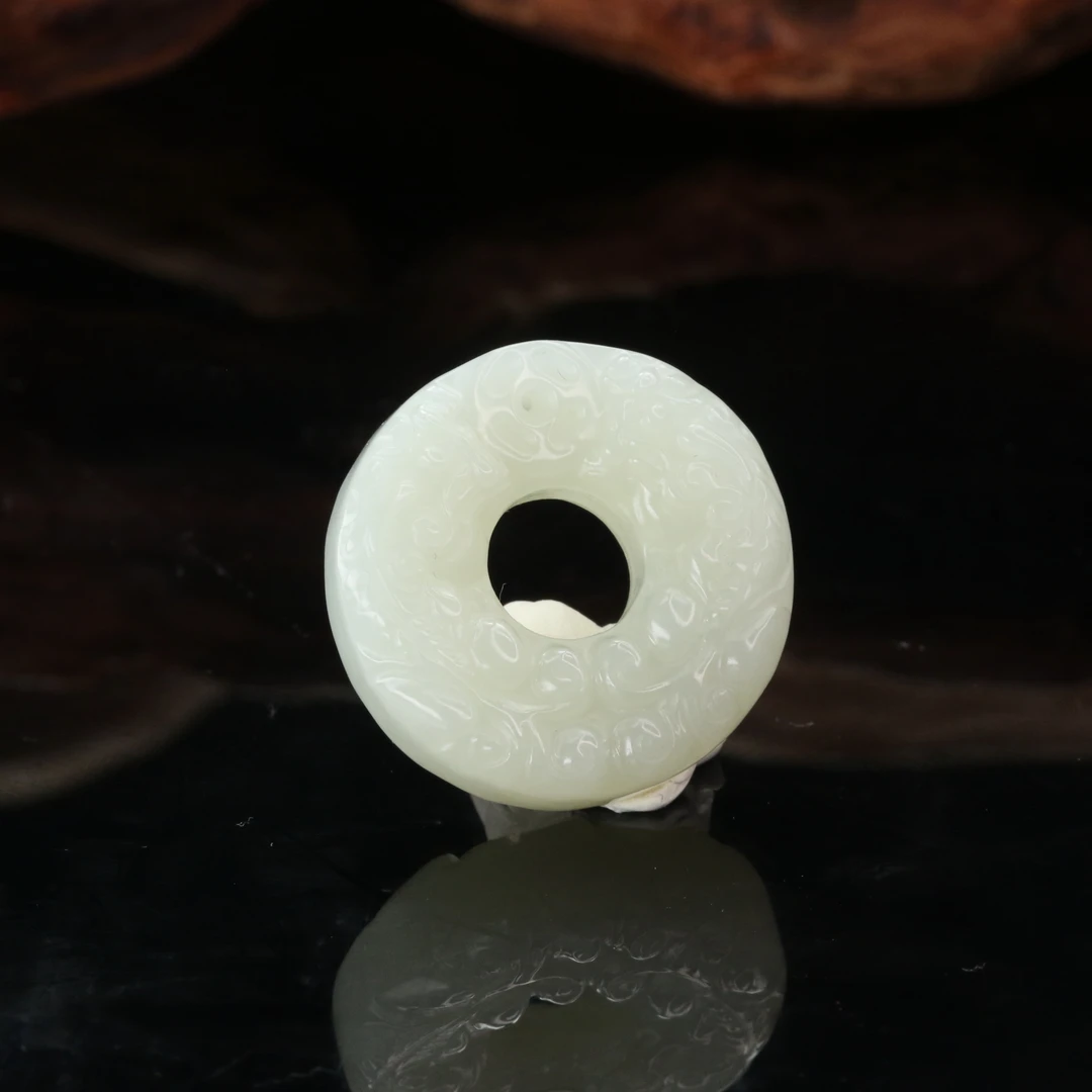 25和田玉蜂蜜水吊坠/500818保利厦门拍卖