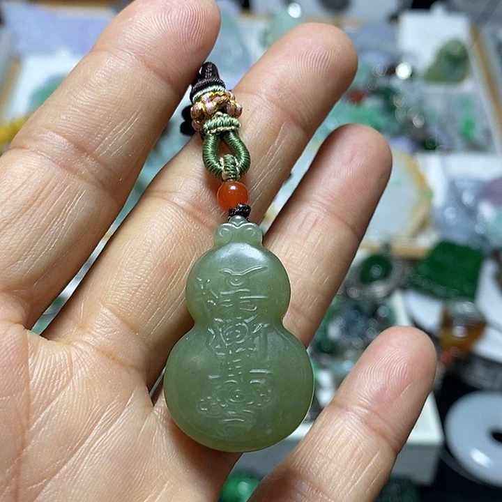 翡翠未镶嵌吊坠(赠链)