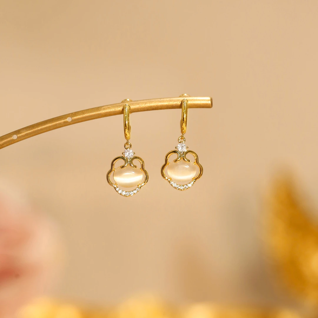 铜合金合成锆石耳饰 「如意」猫眼石蚊香盘耳夹女无耳洞新中式耳饰