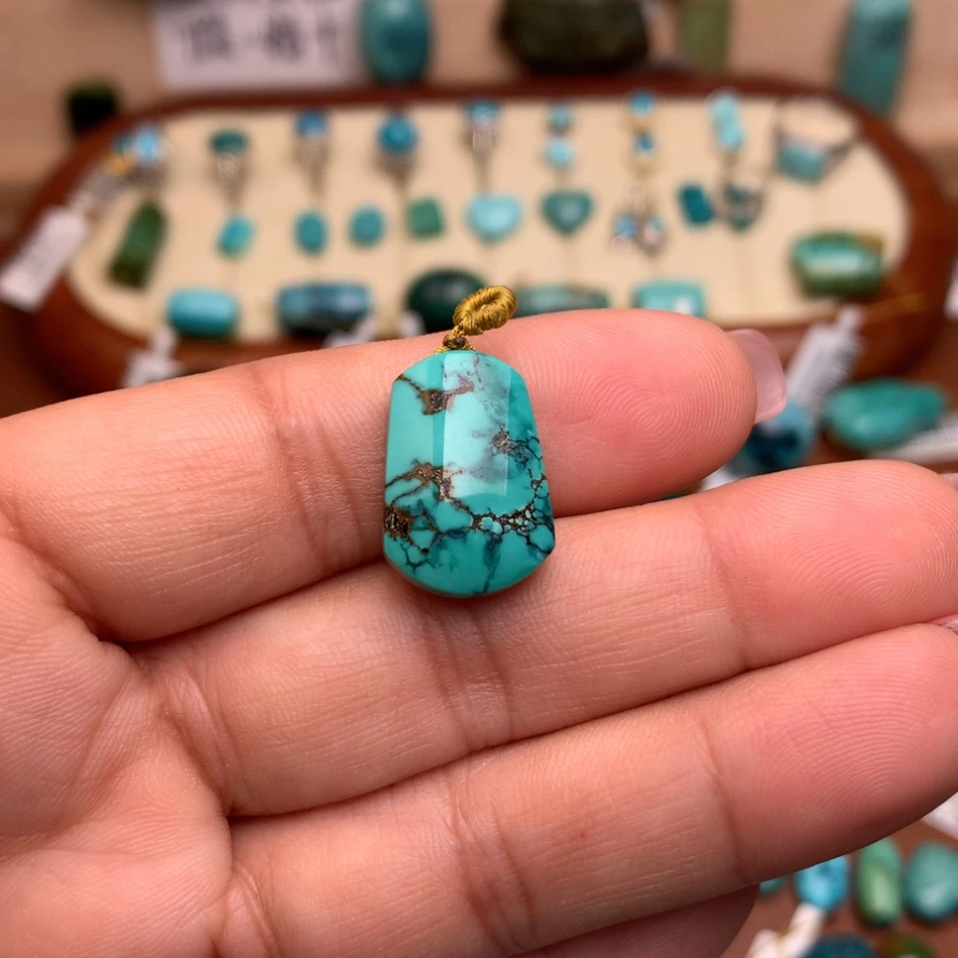 绿松石未镶嵌珠宝奇石