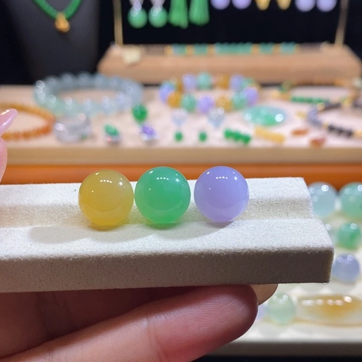 翡翠未镶嵌吊坠(不含链)翡翠三彩色珠