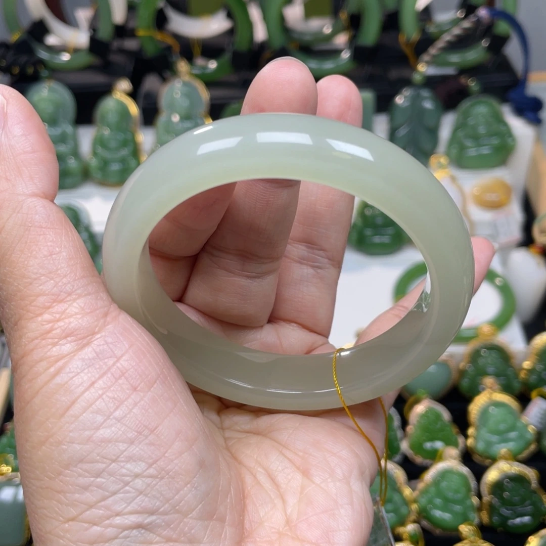 和田玉未镶嵌手镯