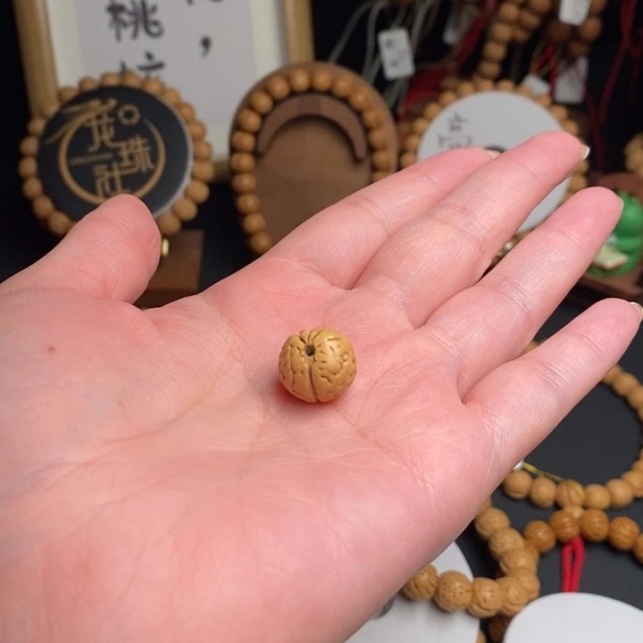 桃核手串三通一颗……