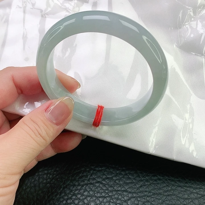翡翠手镯未镶嵌翡翠071