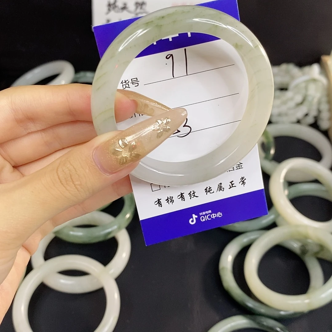 未镶嵌手镯石英质玉