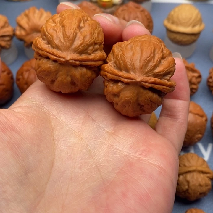 文玩核桃把件大鲨鱼