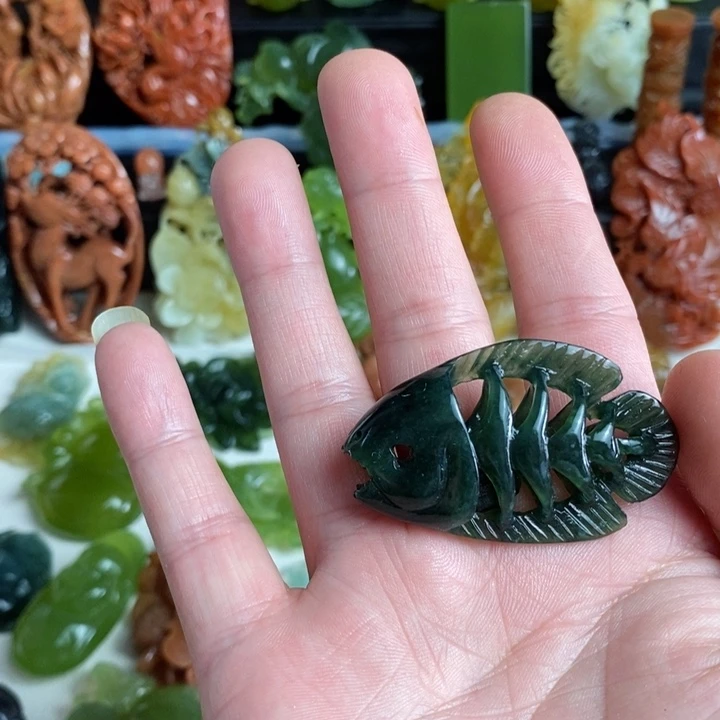 蛇纹石玉未镶嵌颈饰
