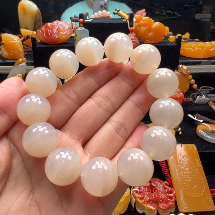 未镶嵌石英质玉（黄龙玉）颈饰