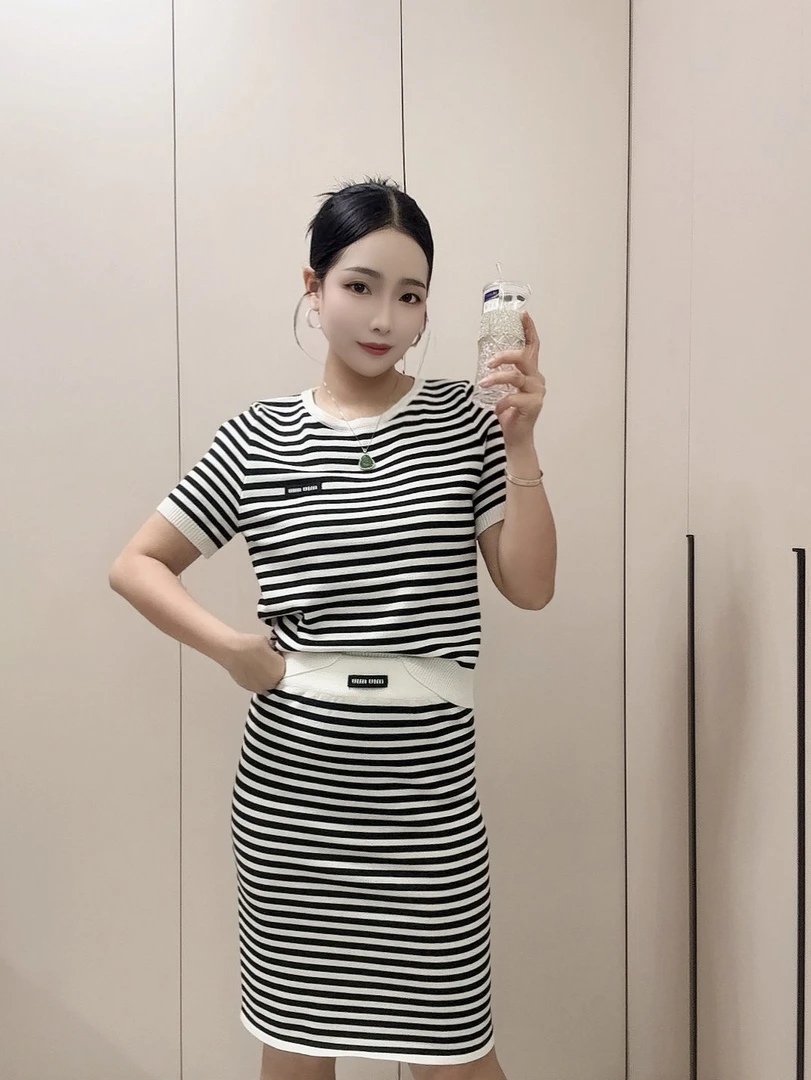 夏季新款法式小香风条纹套装裙字母标装饰点缀空气棉显瘦套装