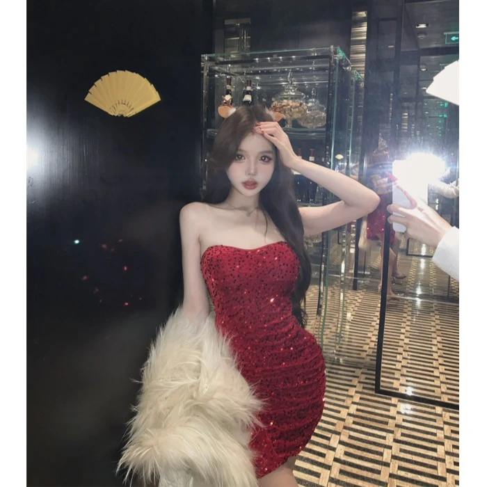 圣诞穿搭红色亮片抹胸连衣裙女秋冬修身礼服短裙纯欲收腰包臀裙子
