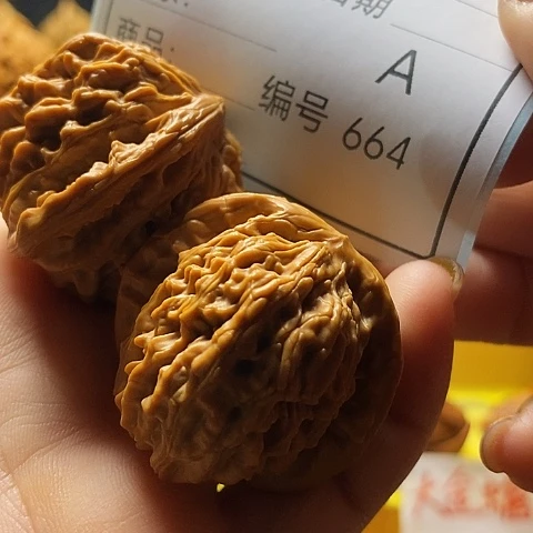 卖***张把件文玩核桃自产自销……