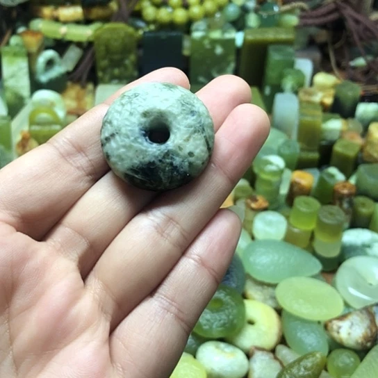 未镶嵌岫玉吊坠岫