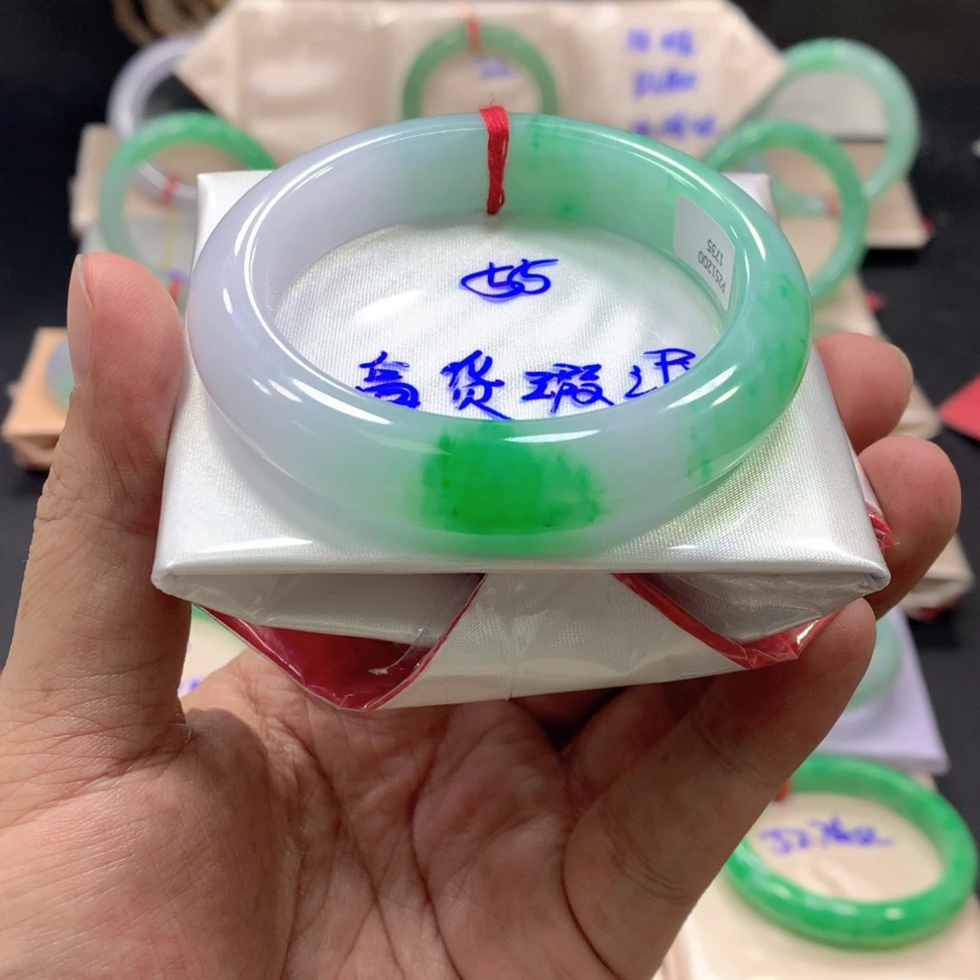 翡翠未镶嵌手镯翡翠