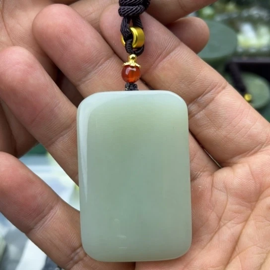 乐***下和田玉未镶嵌珠宝半成品