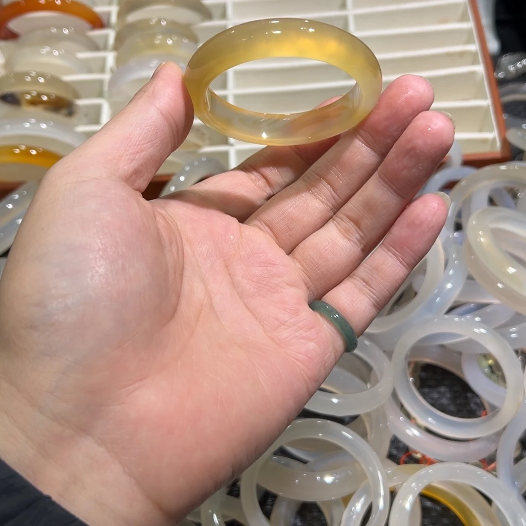 玛瑙/玉髓未镶嵌手镯52圈2.0