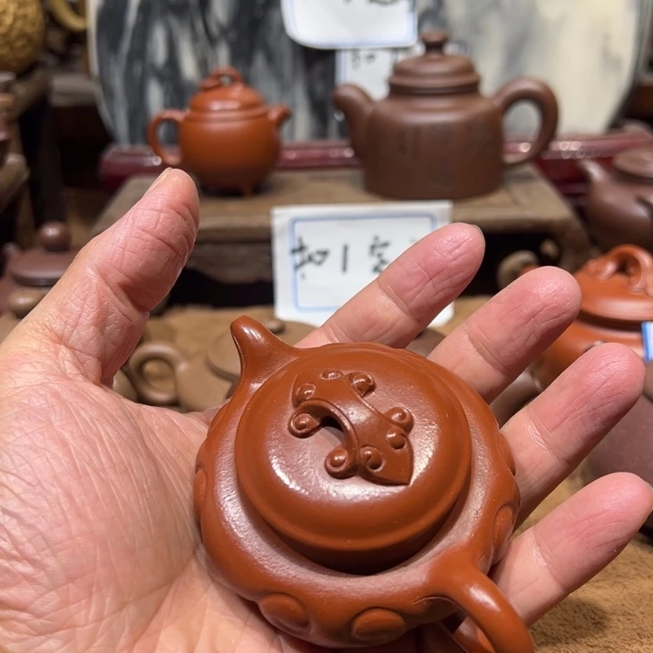 茶壶紫砂何****3宜兴紫砂