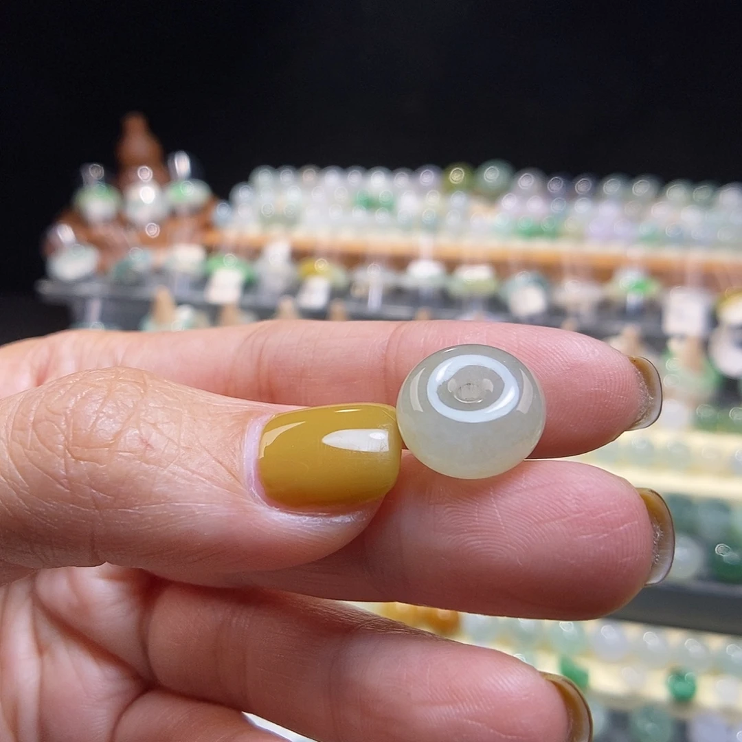 翡翠未镶嵌颈饰冰糖黄