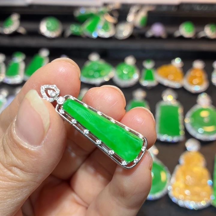 翡翠18K金镶嵌吊坠(不含链)翡翠