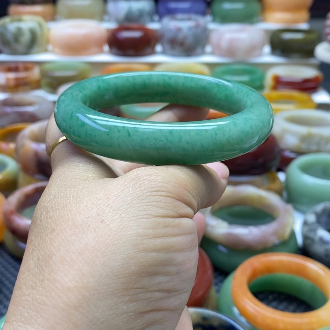 *****石英质玉未镶嵌手镯