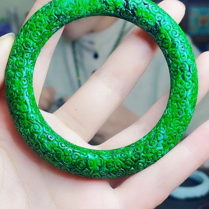 翡翠未镶嵌颈饰多样性57.6