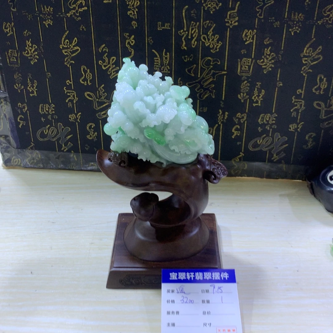 裙***遥未镶嵌摆件翡翠白菜