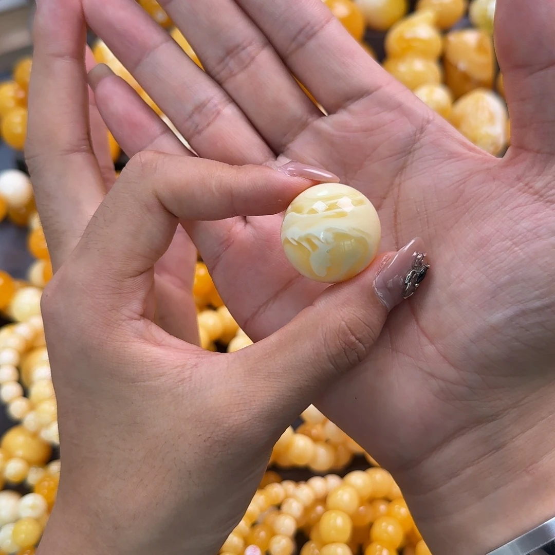 蜜蜡未镶嵌珠宝奇石