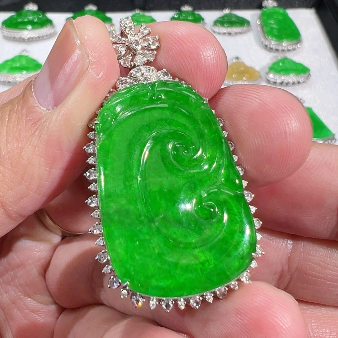 【闪购商品】翡翠吊坠(不含链)18K金镶嵌