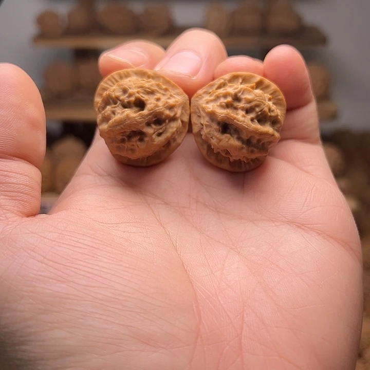 文玩核桃吊坠蝴蝶