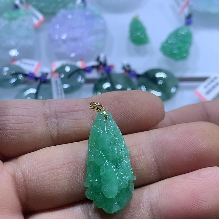 翡翠未镶嵌颈饰天然翡翠A货吊坠
