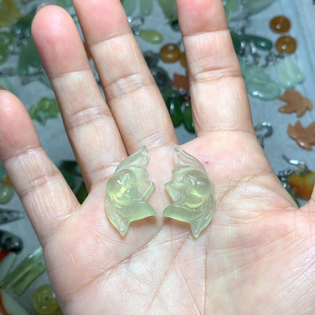 蛇纹石玉未镶嵌耳环