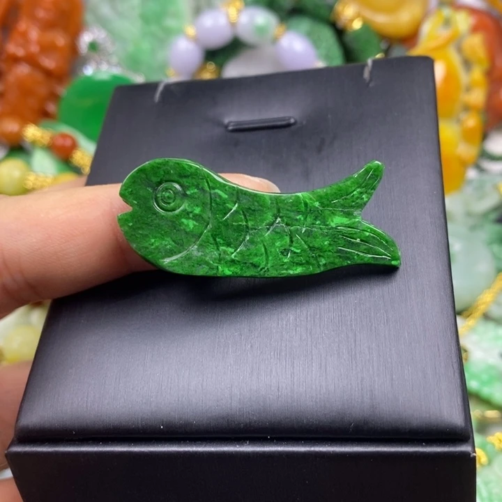 翡翠未镶嵌吊坠(赠链)