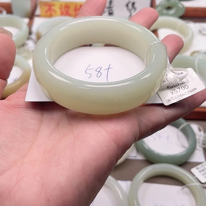 未镶嵌手镯和田玉