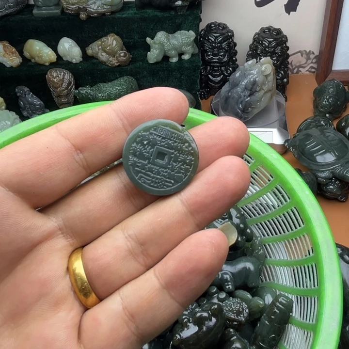 和田玉未镶嵌把件