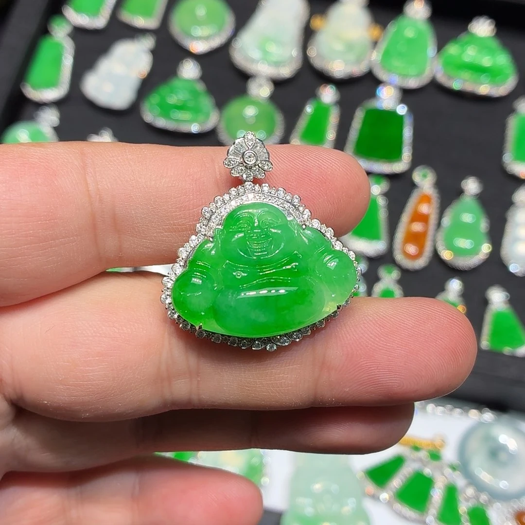 翡翠18K金镶嵌颈饰缅甸